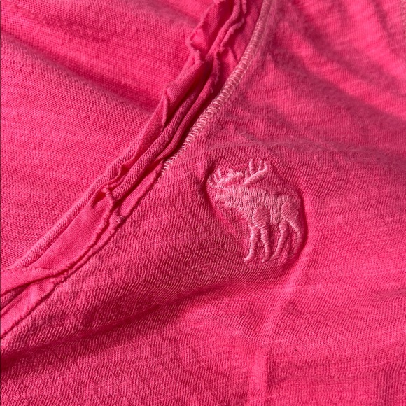 Abercrombie & Fitch Vibrant Pink V-Neck Long Sleeve Tee - Picture 3 of 3